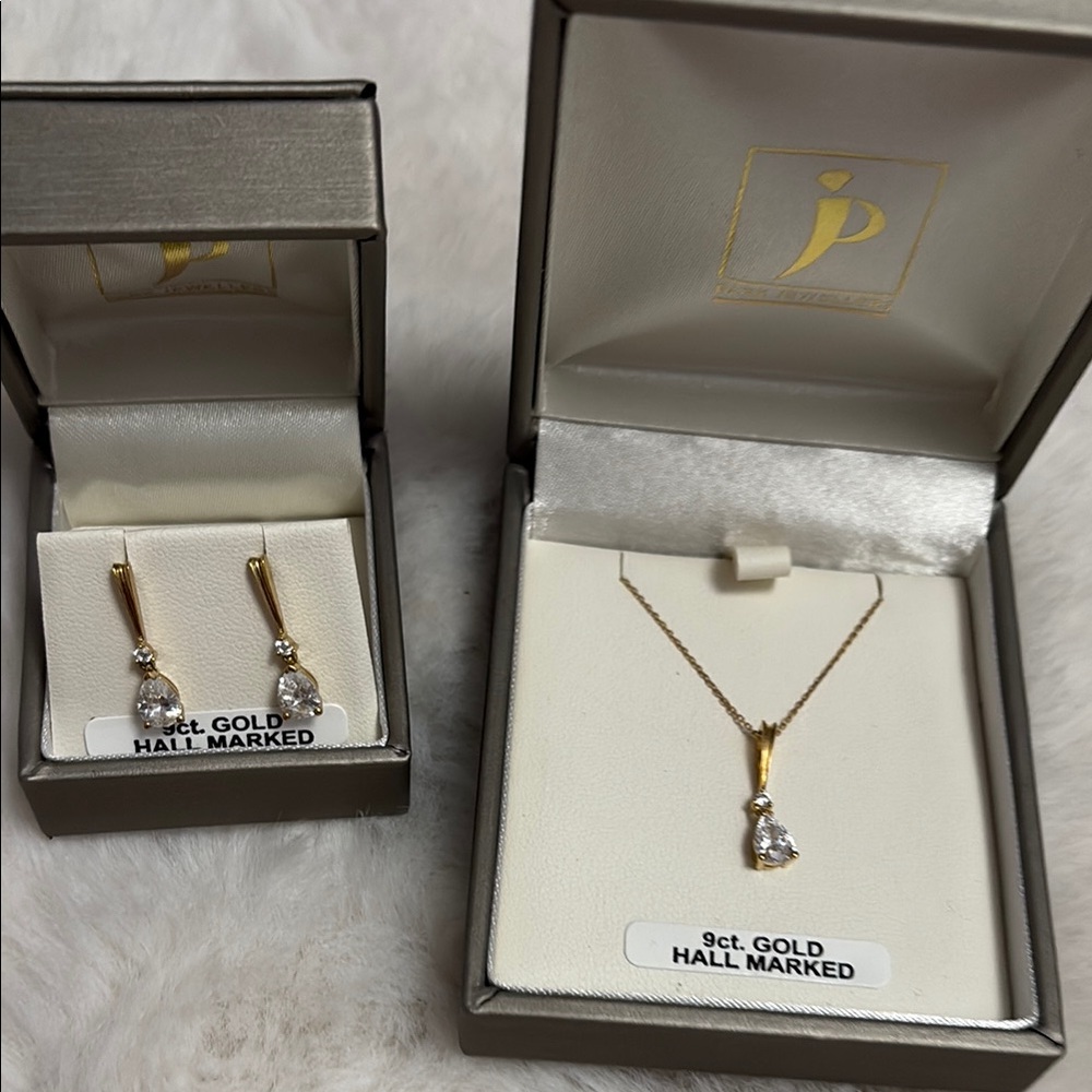 9k Gold Crystal Pendant Necklace and matching earrings set